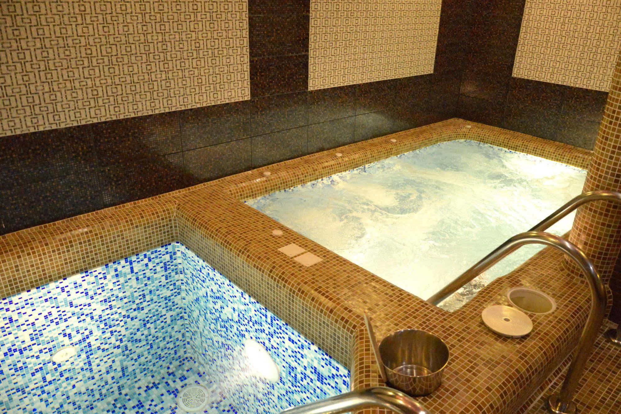Hotel Fortuna Lviv Ngoại thất bức ảnh