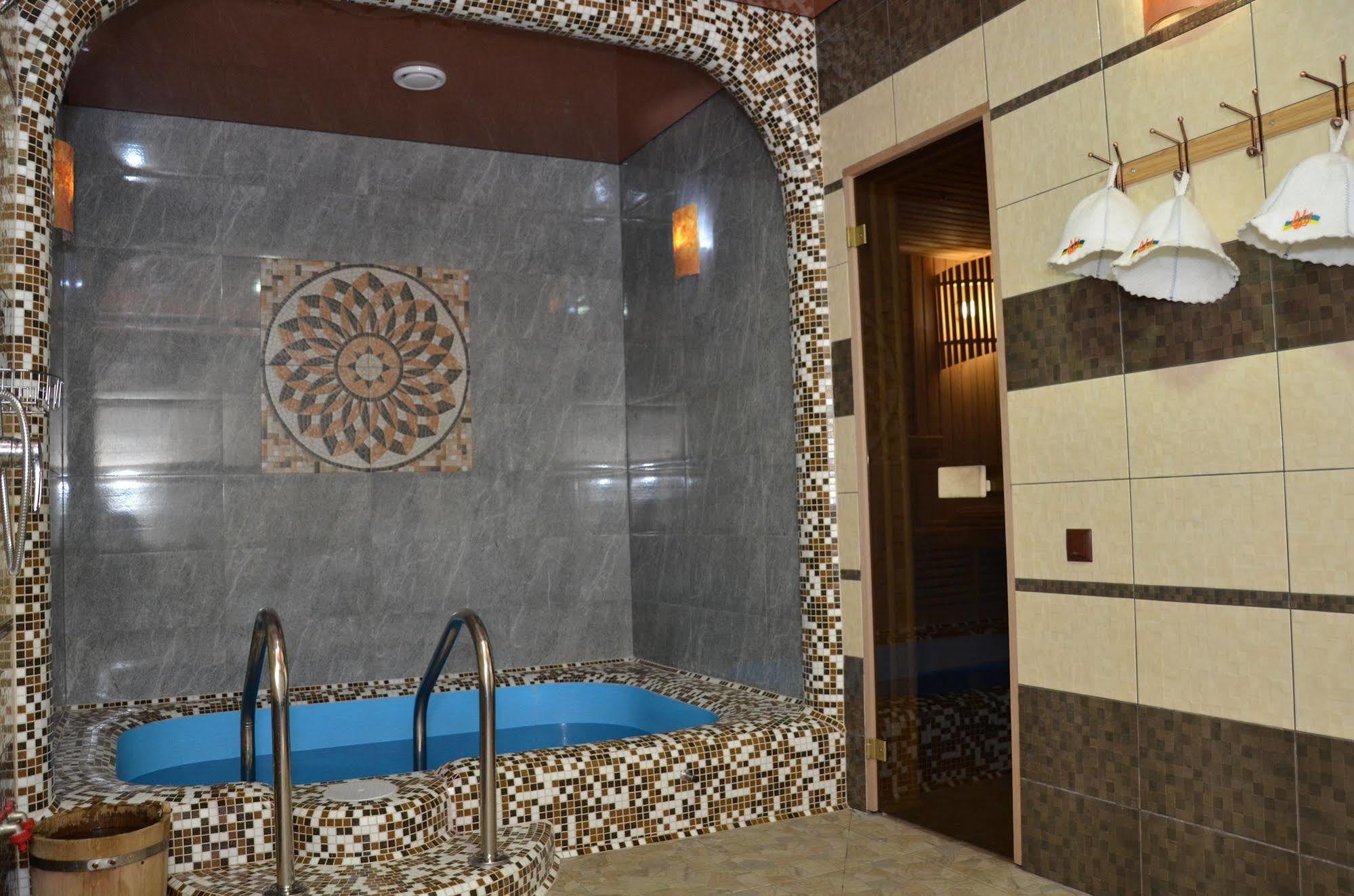 Hotel Fortuna Lviv Ngoại thất bức ảnh