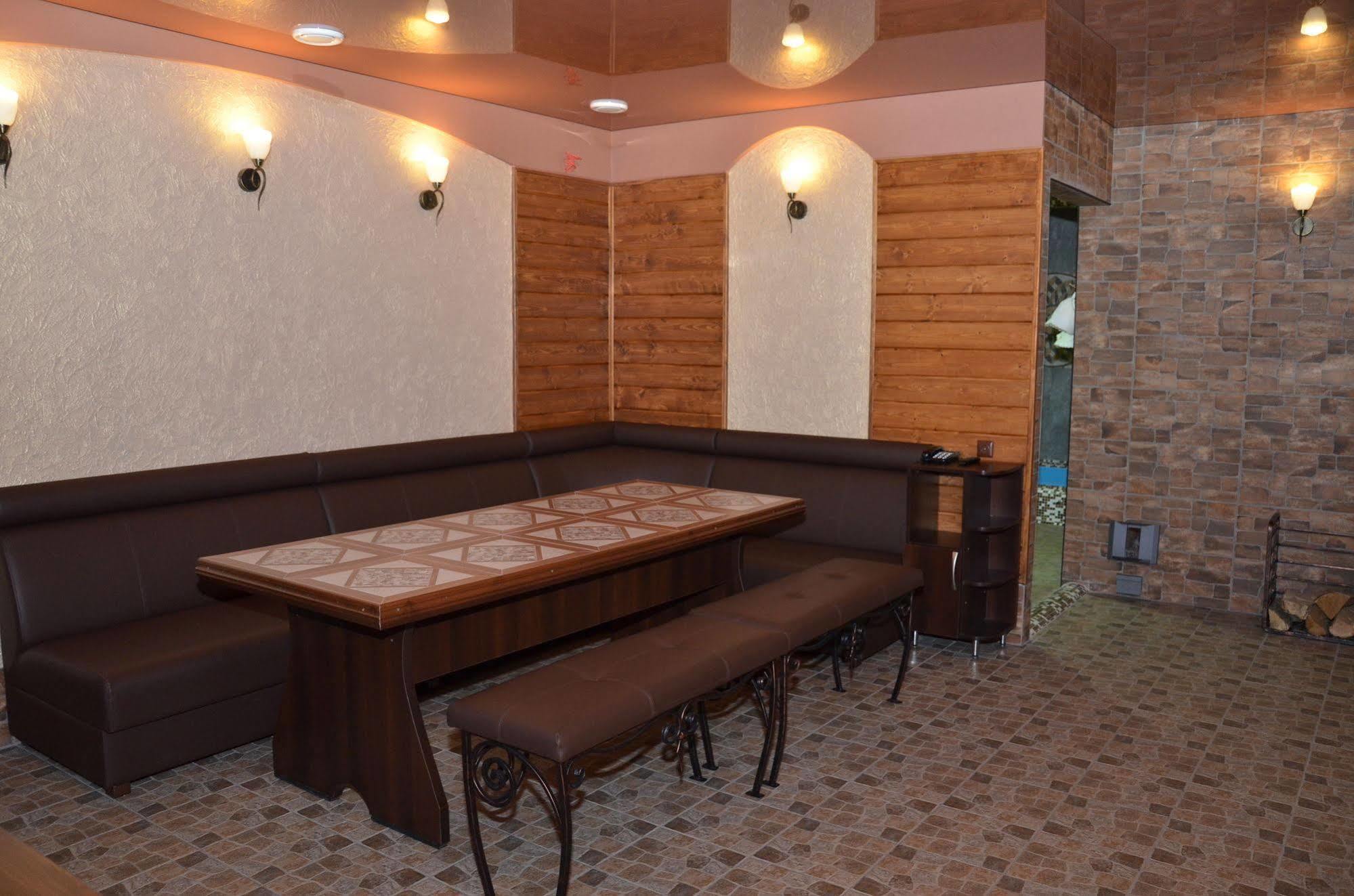Hotel Fortuna Lviv Ngoại thất bức ảnh