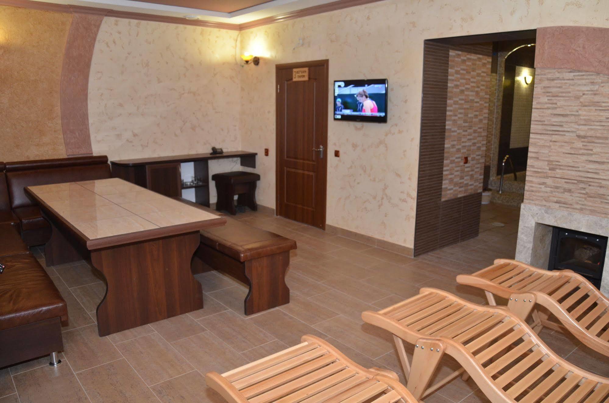 Hotel Fortuna Lviv Ngoại thất bức ảnh