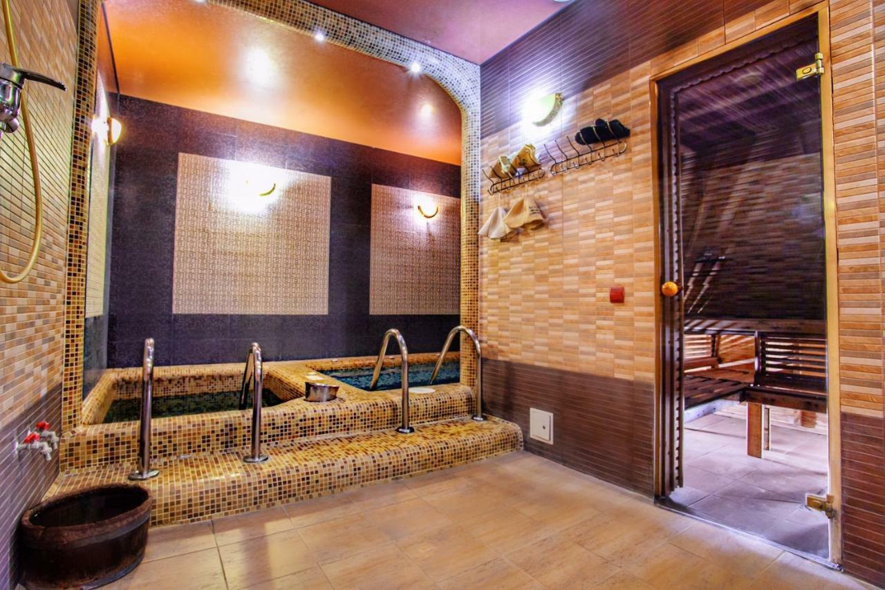 Hotel Fortuna Lviv Ngoại thất bức ảnh